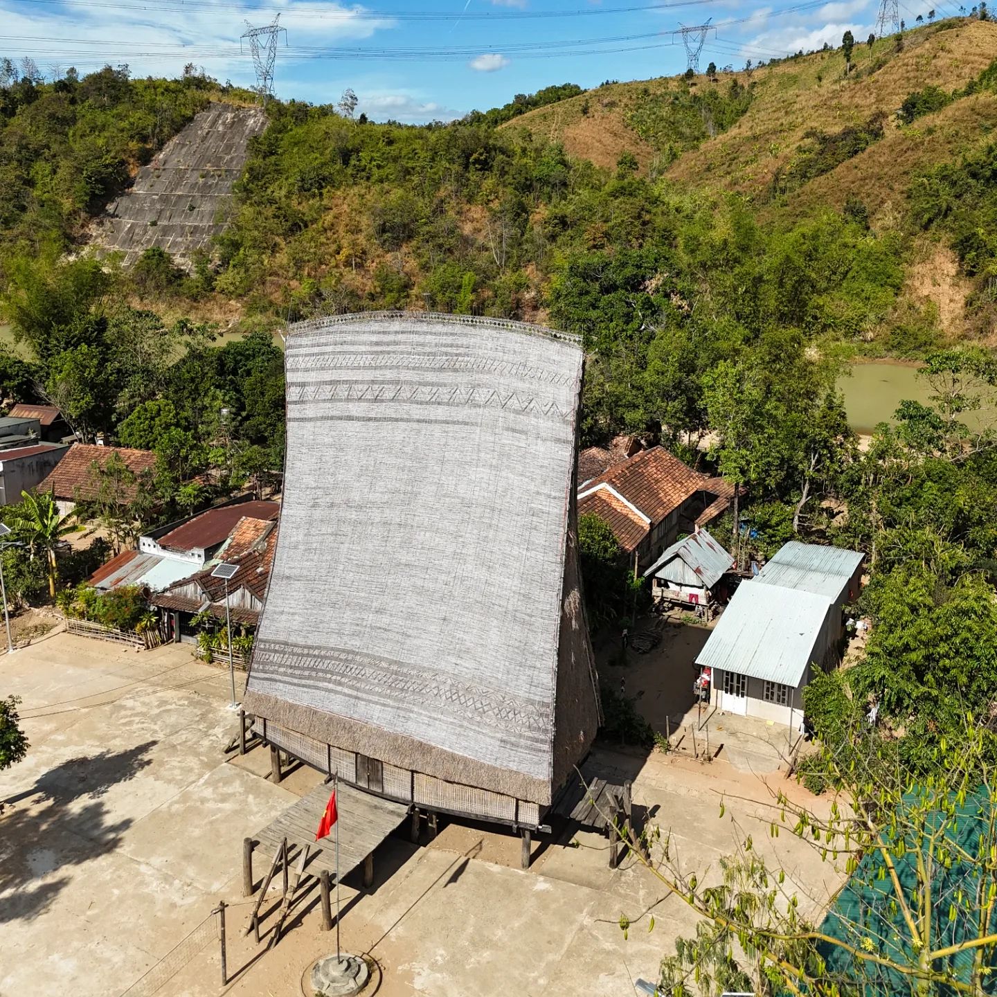 Rong, maison communale Ba Na, du village de Kon K'Tu