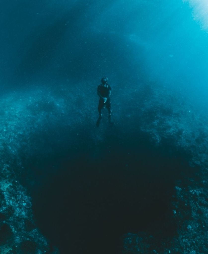 Diving or free diving in the Blue hole : journeyera.com